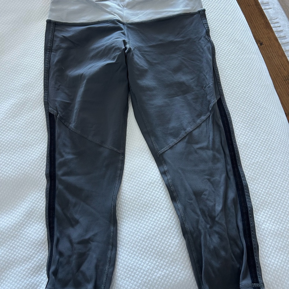 Lululemon grey leggings cropped